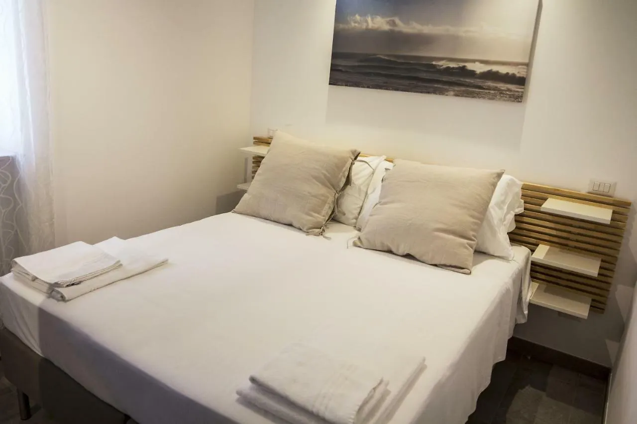 Apartamento Rosa'S House Rome Airport Fiumicino Italia