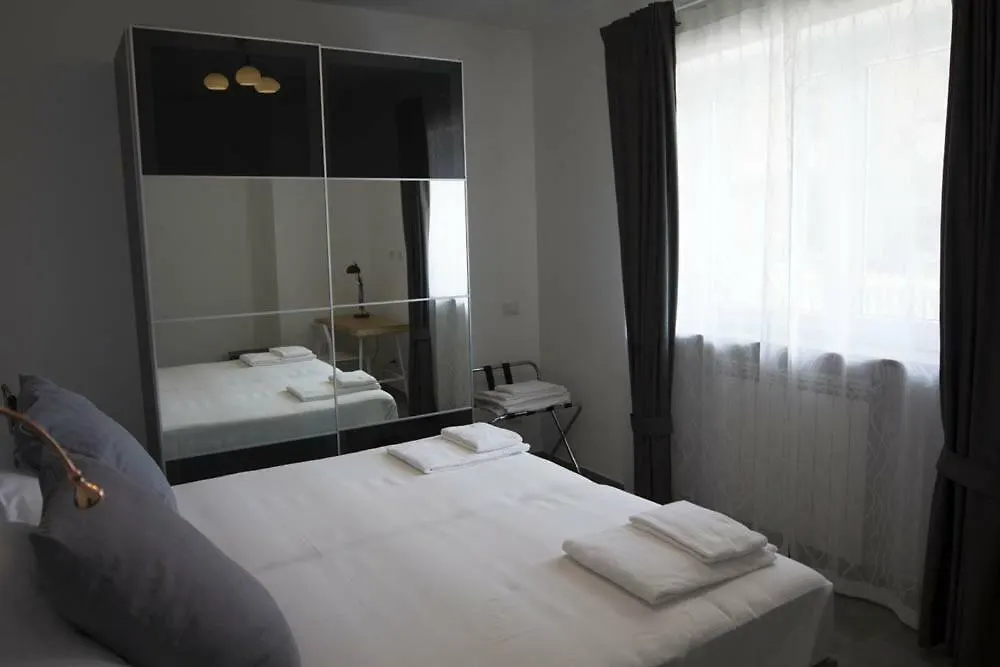 Apartamento Rosa'S House Rome Airport Fiumicino 0*,  Italia